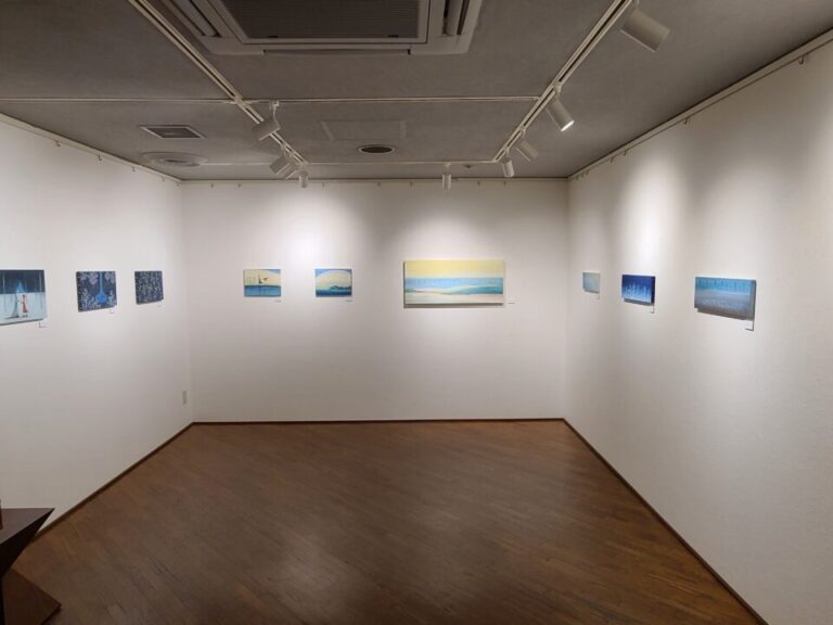 日本画家の紅露はるかさんの個展　「EXHIBITION雨上がりのランドスケープ」鑑賞