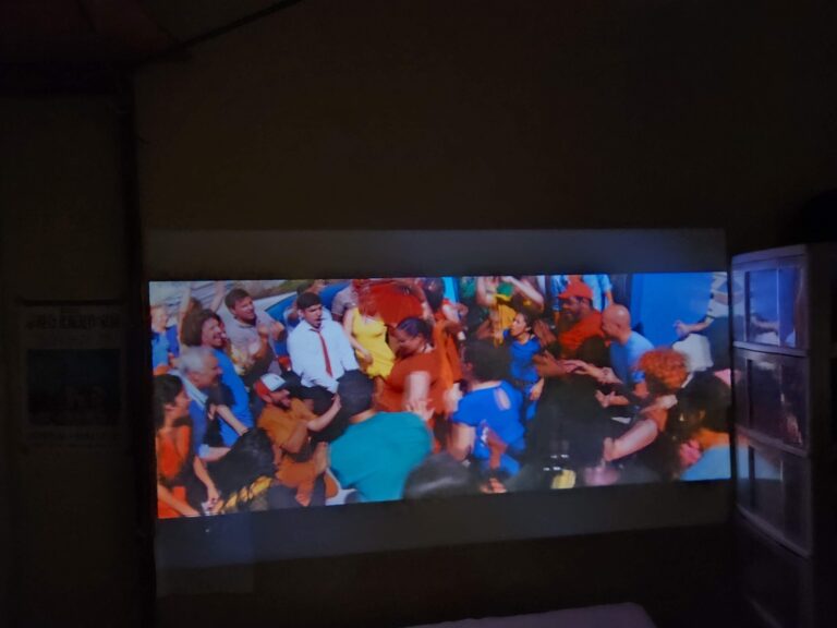 プロジェクター導入で映画鑑賞が劇的に変わった！