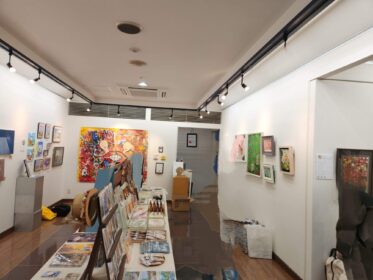 グループ展の「楽描きてん　2025」　の在廊表