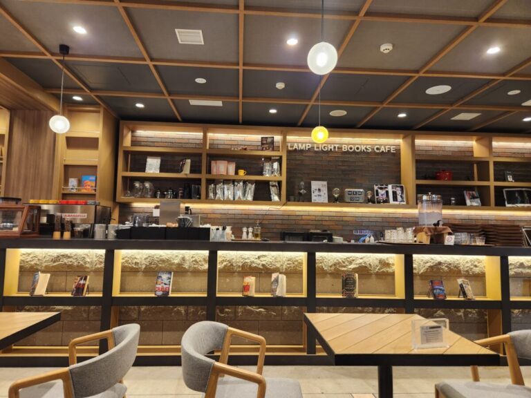 一人時間を満喫。札幌のブックカフェ「LAMP LIGHT BOOKS CAFE 」