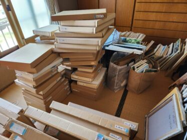 増え続ける作品たちとの格闘！ 部屋が倉庫化する問題